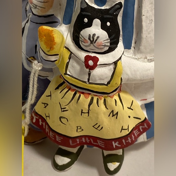 Vintage cat Ornament Dept 56 Christmas Storybook Village Three Little Kittens - Picture 9 of 16